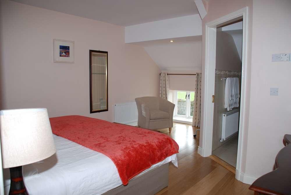 O'Briens Cashel Lodge Room photo