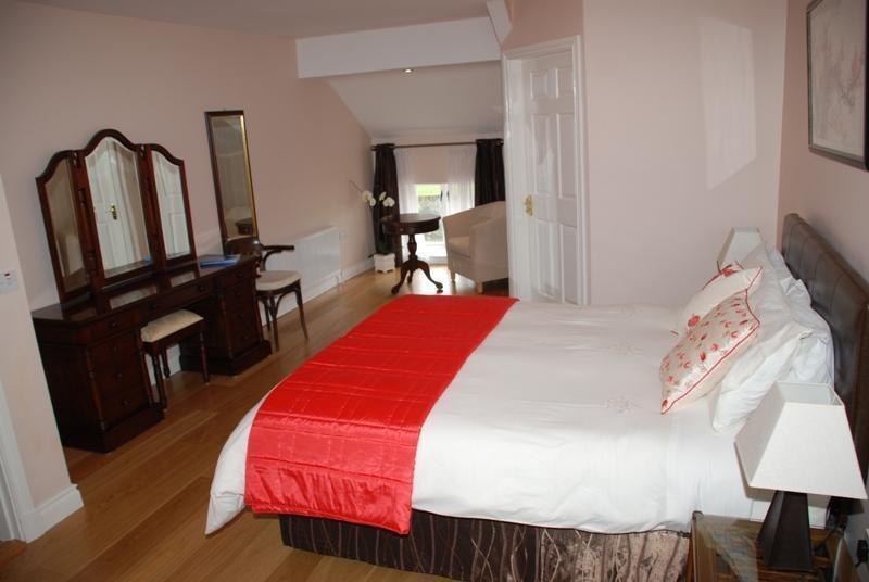 O'Briens Cashel Lodge Room photo